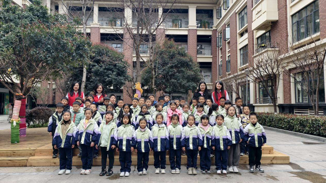 新闻动态丨祥瑞泰雷锋志愿者走进成都市银都紫藤北区小学开展“传承雷锋精神·点燃紫藤之光”主题活动